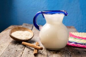 Traditional,Mexican,Rice,Horchata,With,Cinnamon,On,Wooden,Background 0