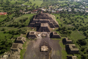 Beautiful,Aerial,View,Of,The,Mexican,Pyramids,Of,Teotihuacan,Sun 0